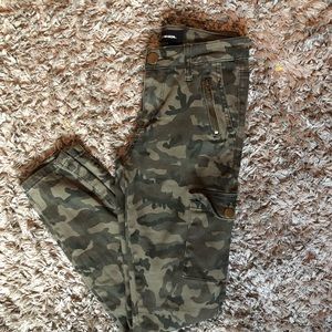 COMFY CAMO PANTS ! !